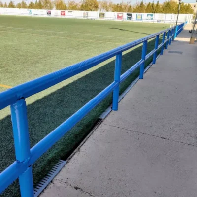 xprotectores-barandillas-campos-futbol.jpg.pagespeed.ic.Ny3gTB6PIe